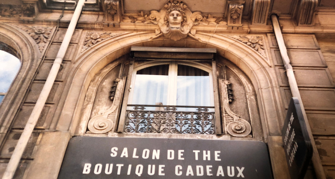 Salon de The, Boutique Cadeaux a former choose store from the les Halles foodmarket for sale in 1986