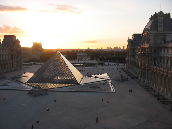 Pyramide du Louvre