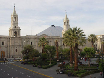 Discover Arequipa, 2nd largest city of Peru (819,000 people)